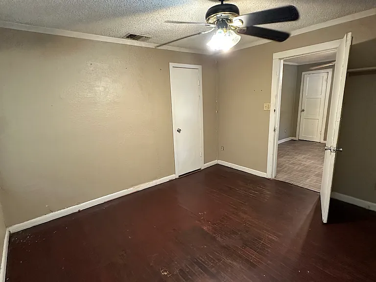 944 W Lynwood Ave — Photo 7