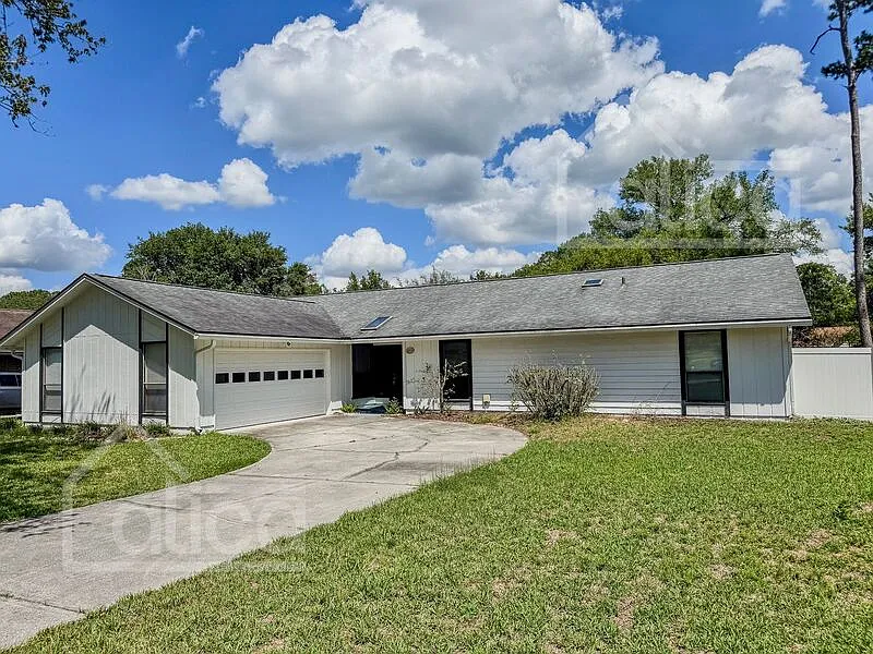 4 bed, 2.0 bath, 2022 sqft, $2,014 — Photo 3
