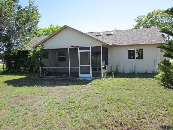 2nd image of 207 NE 9th Ave