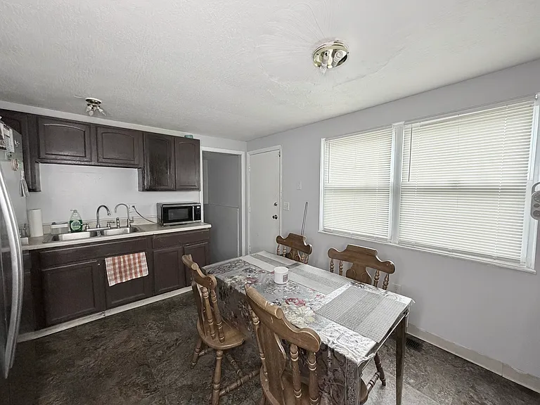 2056 Brookfield Rd — Photo 7