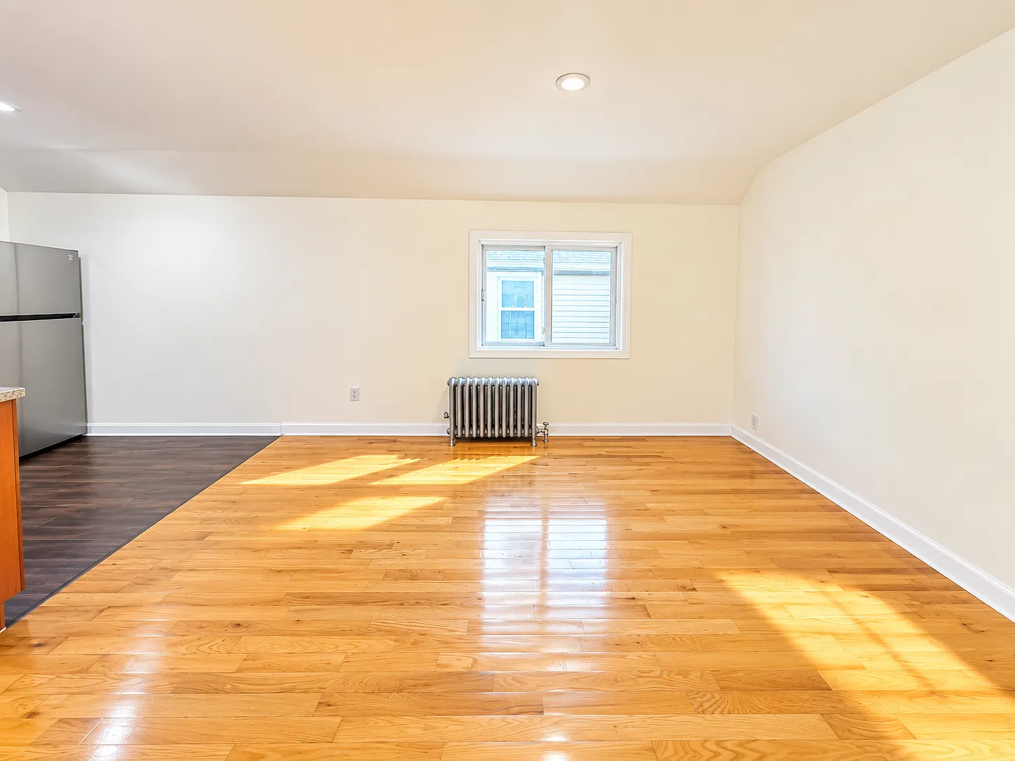 2 bed, 950 sqft, $3,000 — Photo 3