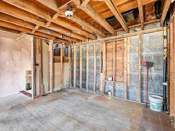 5th image of 131 McKinley St
