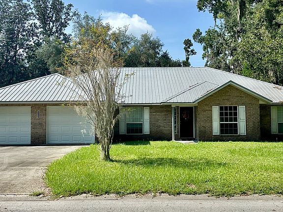 2nd image of 616 SE Sunflower Pl