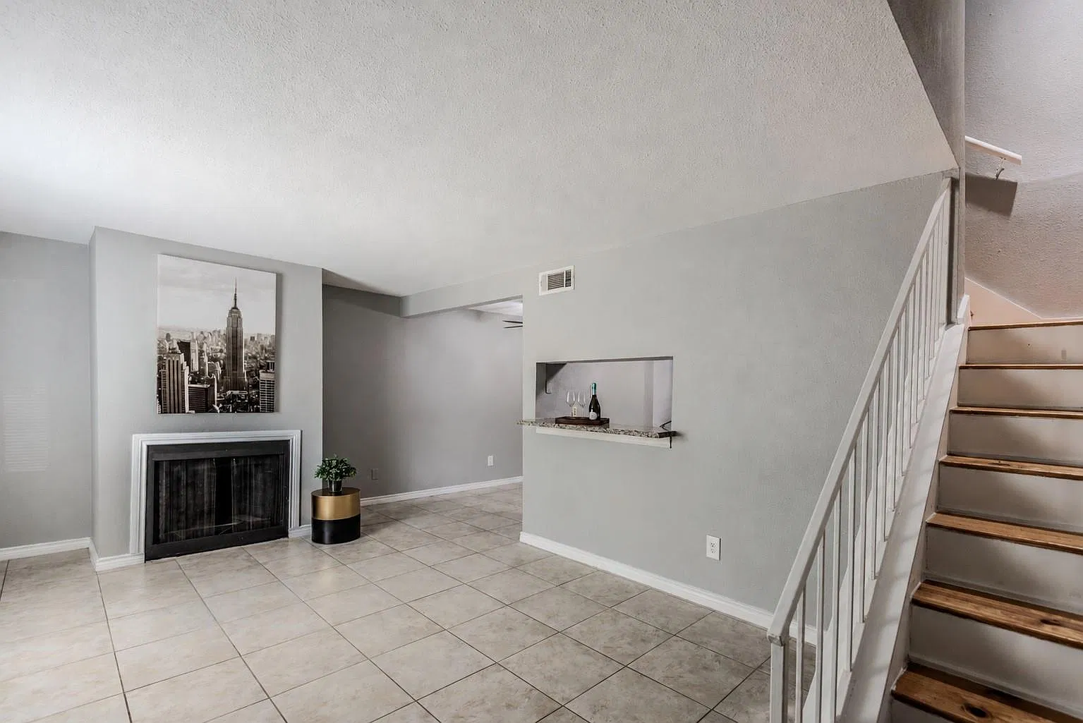 2 bed, 2.0 bath, 875 sqft, $1,200 — Photo 1