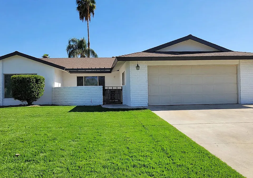 5101 Surrey Ln