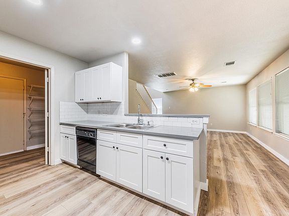 5th image of 1112 Doras Dr