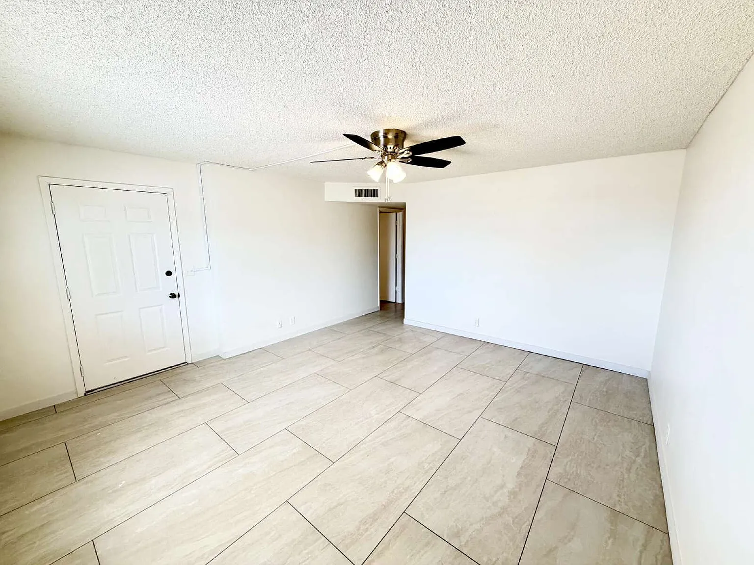 2 bed, 2.0 bath, 850 sqft, $1,400 — Photo 3