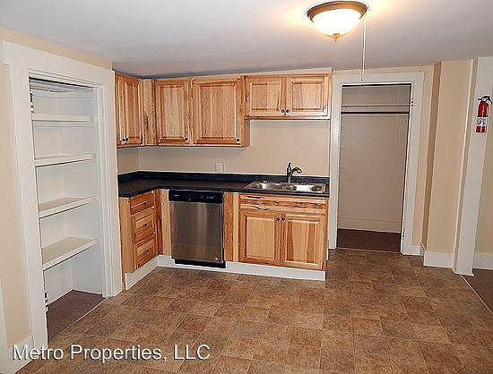 2nd image of 110 Essex St APT 3