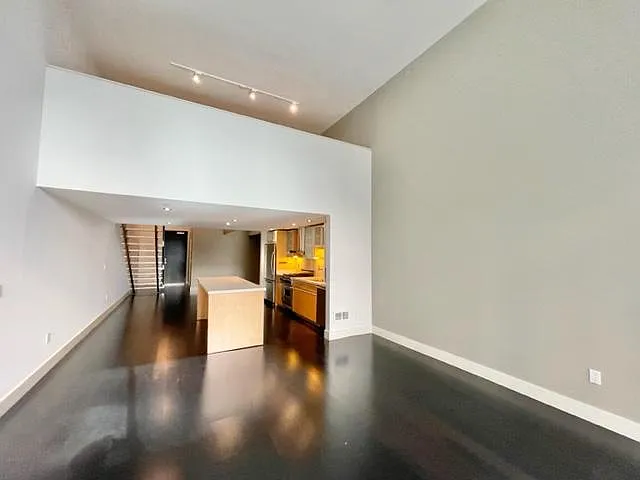 188 King St #304 — Photo 22
