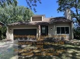8687 Ridgewind Rd, Eden Prairie, MN 55344