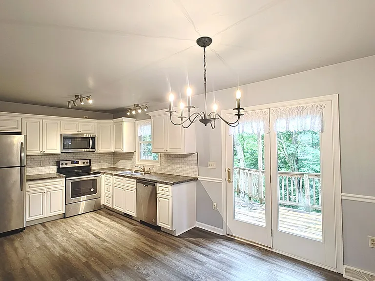 52 Michael Ct — Photo 8