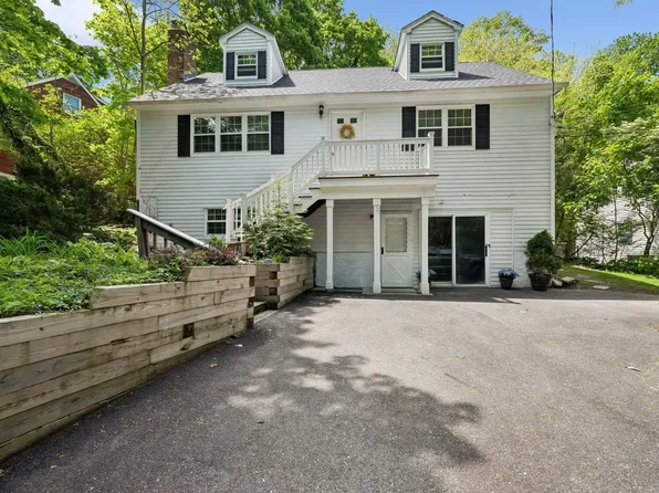 11 Centershore Road S, Centerport, NY 11721