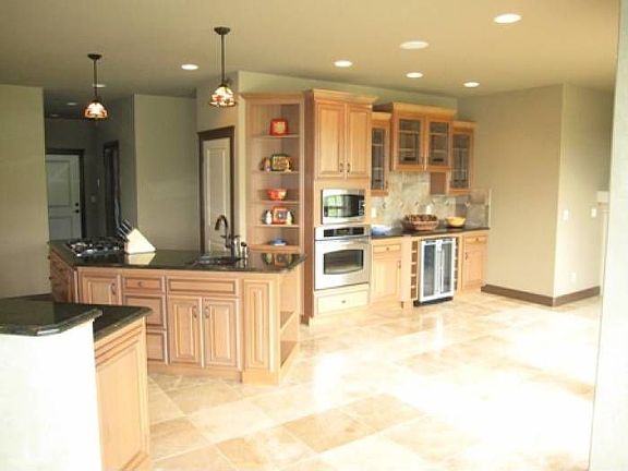 Kitchen & Hearth Room