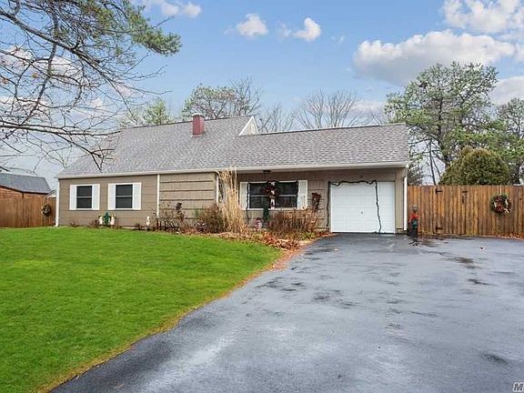 2nd image of 18 Blackpine Dr