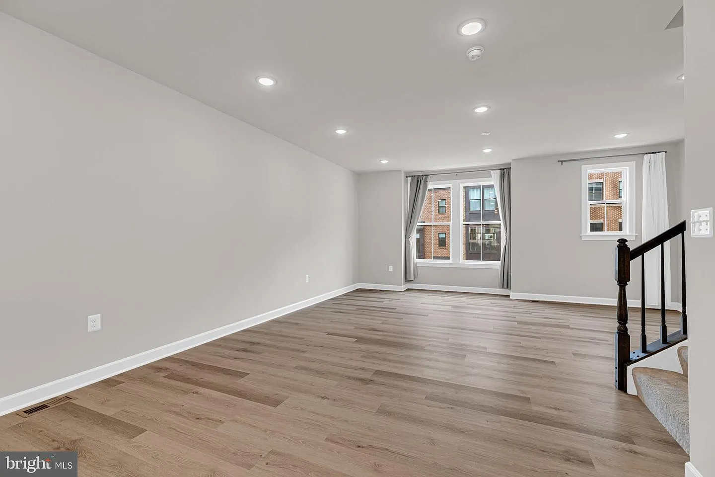4 bed, 2048 sqft, $4,500 — Photo 2