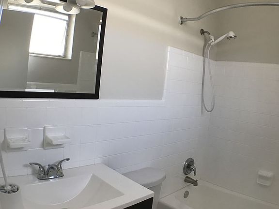 2nd image of 218 Phoenetia Ave APT 6