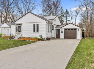 924 W Orange St, Greenville, MI
