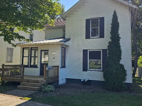 38 Market St, Albion, PA 16401