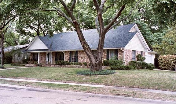 2nd image of 200 Shadywood Ln