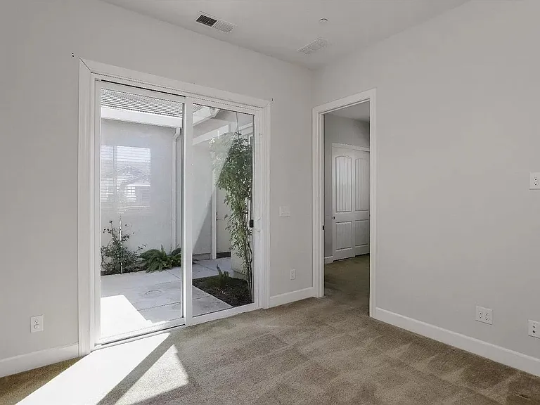 989 Hayman St — Photo 25