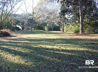 22 Circle Dr, Robertsdale, AL 36567