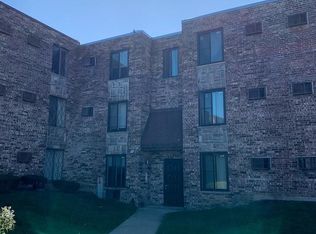 687 N Swift Rd APT 201, Addison, IL 60101