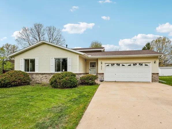 931 Chestnut St, Taylors Falls, MN 55084
