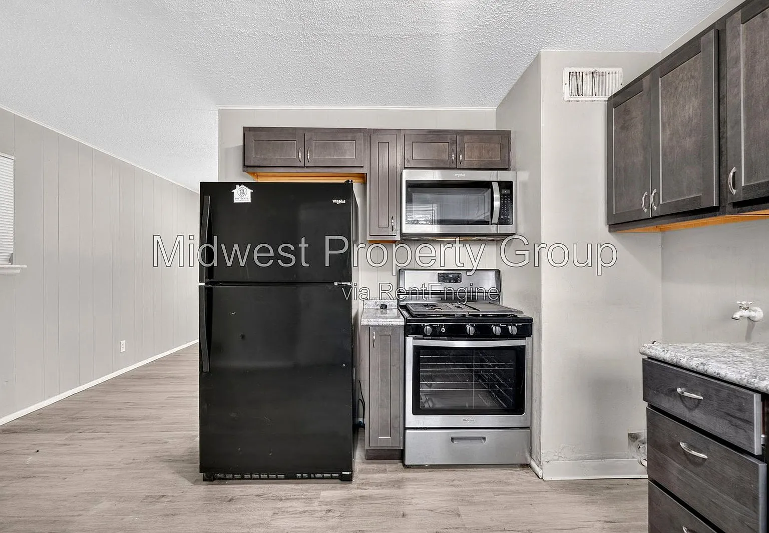 3 bed, 1.0 bath, 864 sqft, $1,395 — Photo 4