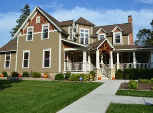 733 Meadows Rd, Geneva, IL 60134