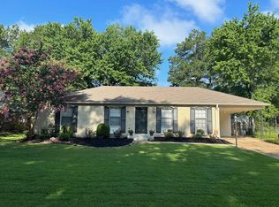 889 Hunters Retreat Dr, Collierville, TN 38017