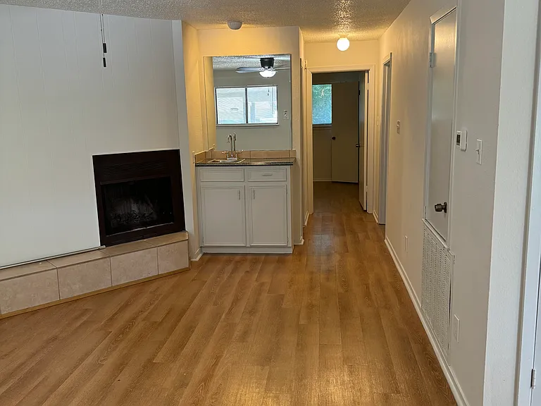 7000 Oak Meadow Cir #C — Photo 4