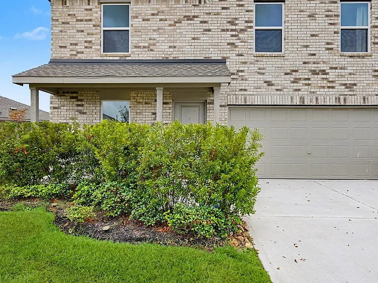 21154 Vercelli St — Photo 3