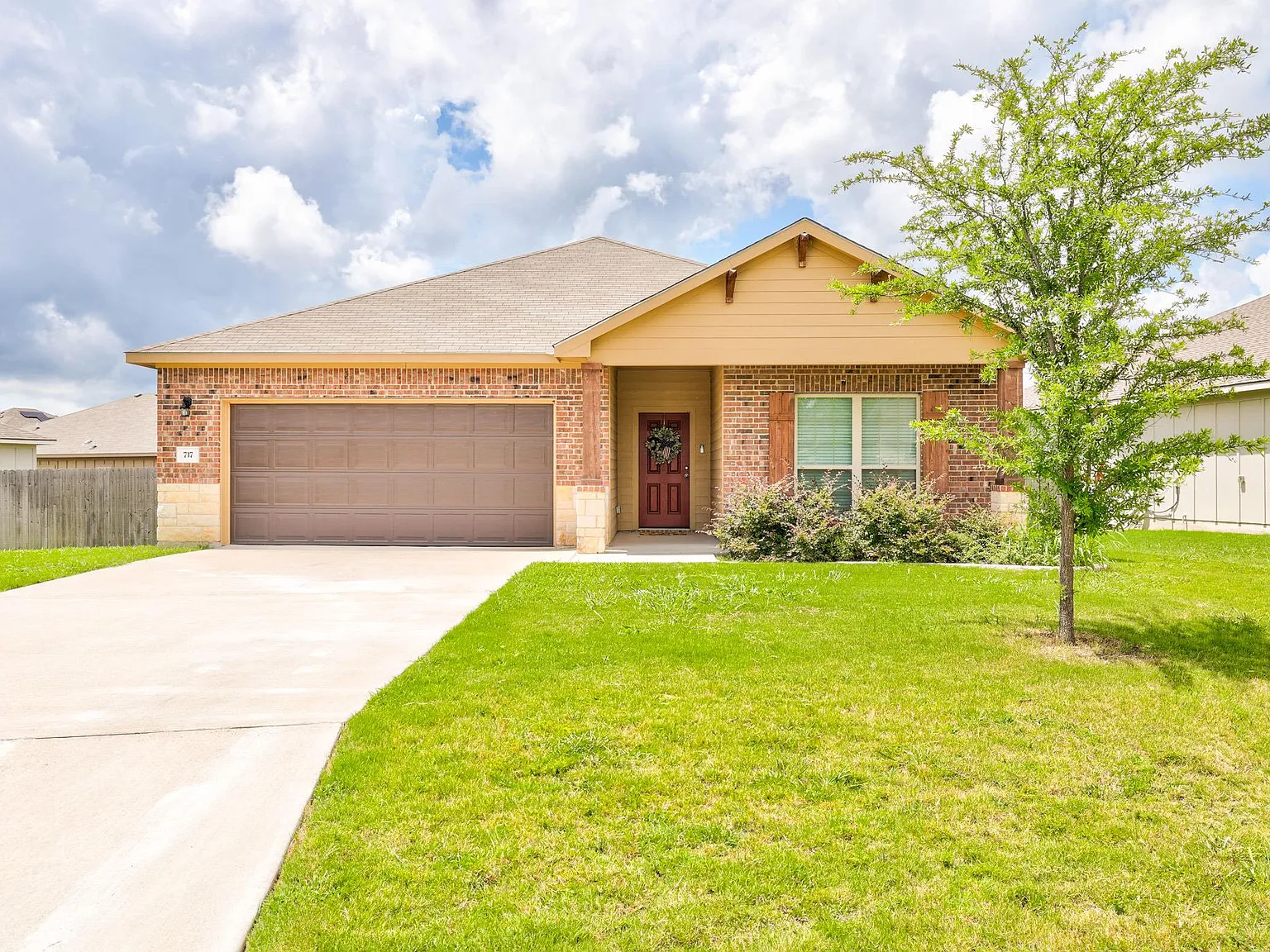4 bed, 3.0 bath, 1788 sqft, $2,200 — Photo 1