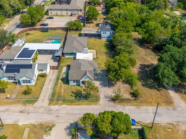 3823 Dempster St, Cockrell Hill, TX 75211