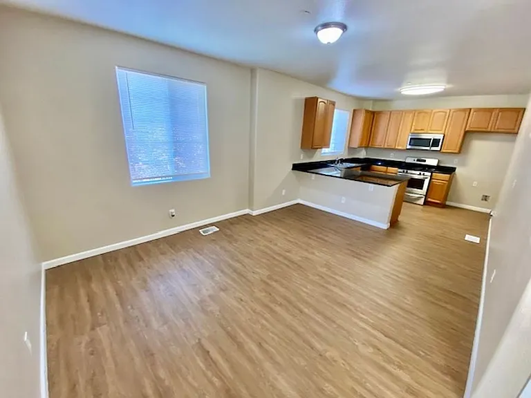1301 Esmond Ave — Photo 10
