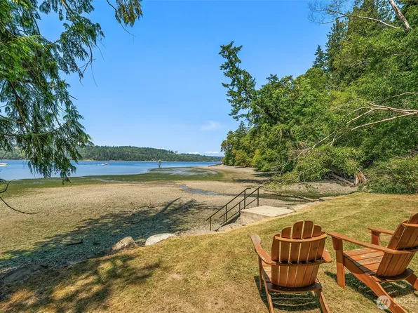 16305 Crescent Drive SW, Vashon, WA 98070