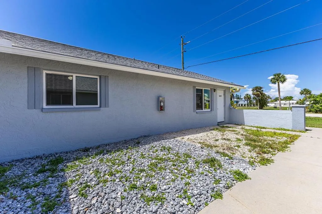 16595 Davis Rd — Photo 4