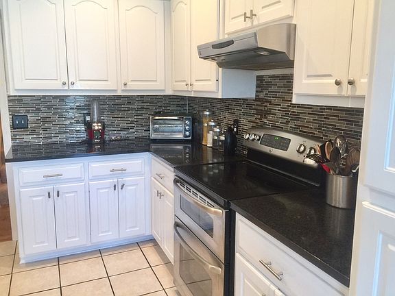 5th image of 207 Gardenia Dr
