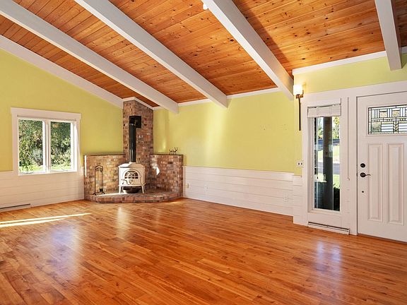 2nd image of 100 Valley View Ct