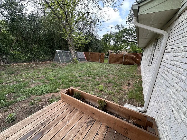 105 E Cherokee Dr — Photo 26
