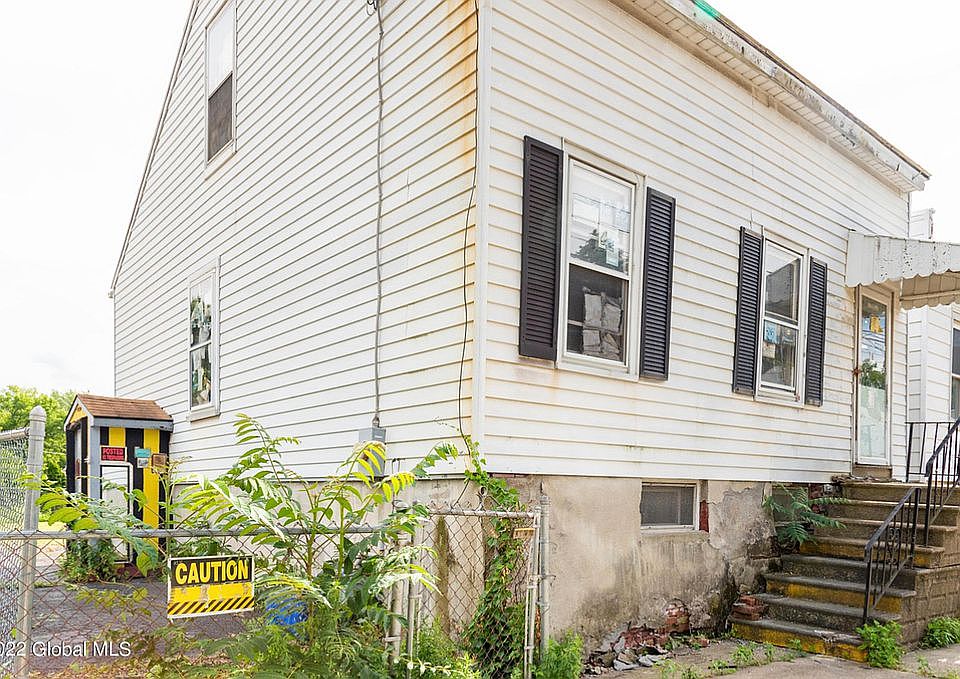 2nd image of 6 Garden St