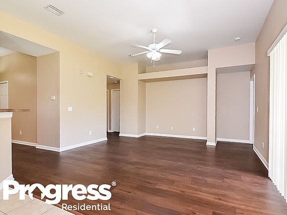 3rd image of 11903 Autumn Creek Dr