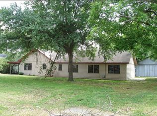 1008 E 8th St, Stuttgart, AR 72160