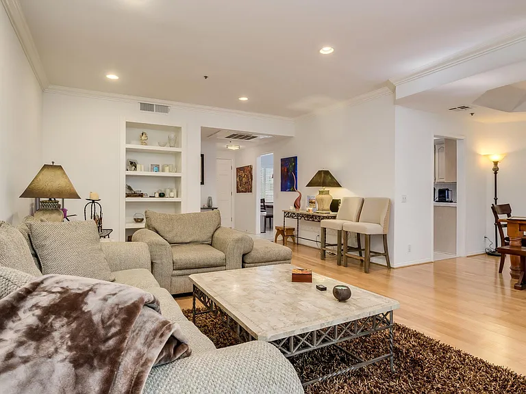 2025 S Beverly Glen Blvd — Photo 2