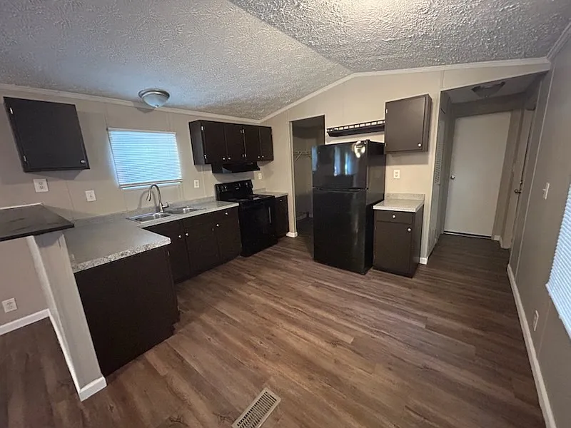 Building Photo - 3553 Royal Dr