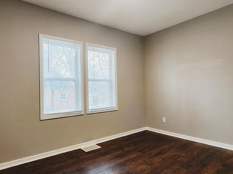 514 Ivanhoe Pl — Photo 1