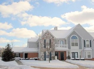 220 Maplewood Ct, South Lyon, MI 48178