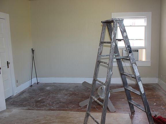 5th image of 1009 E Main St