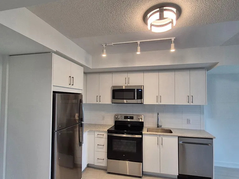 4010 Eglinton Ave W #1014 — Photo 2