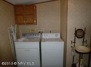 902 Baywood St, Pulaski, VA 24301